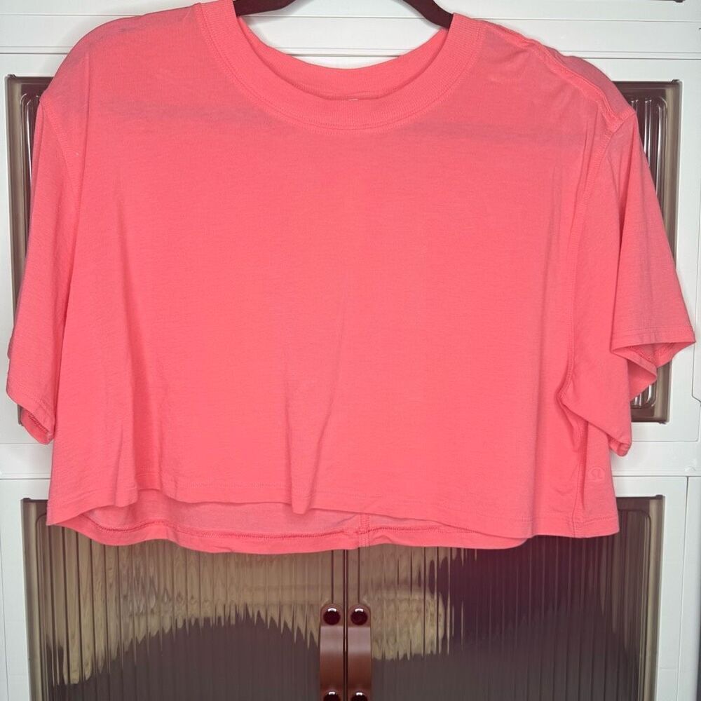 Lululemon All Yours Cropped T-Shirt, Raspberry Cream, Next-to-New, Size 8 - Picture 5 of 7